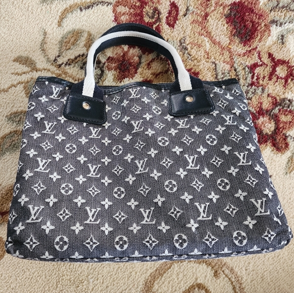 Louis Vuitton Black Monogram Women's Bag - Picture 2 of 8